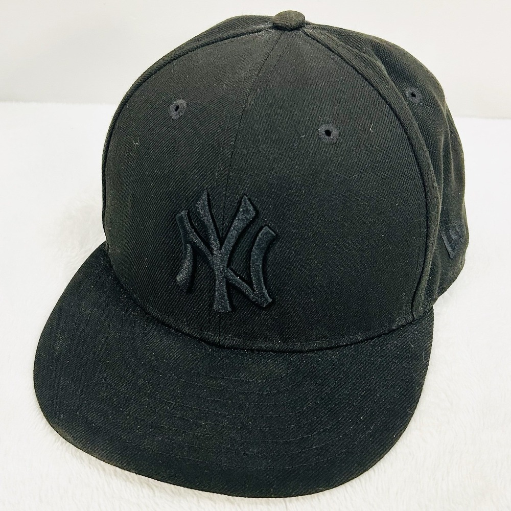 New Era New York Yankees Blackout 59FIFTY Fitted Hat Cap 7 3/8‎ Black MLB